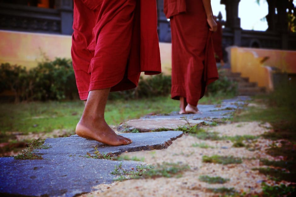 12 Mindful Walking Routes Around the World to Fuel Your Zen