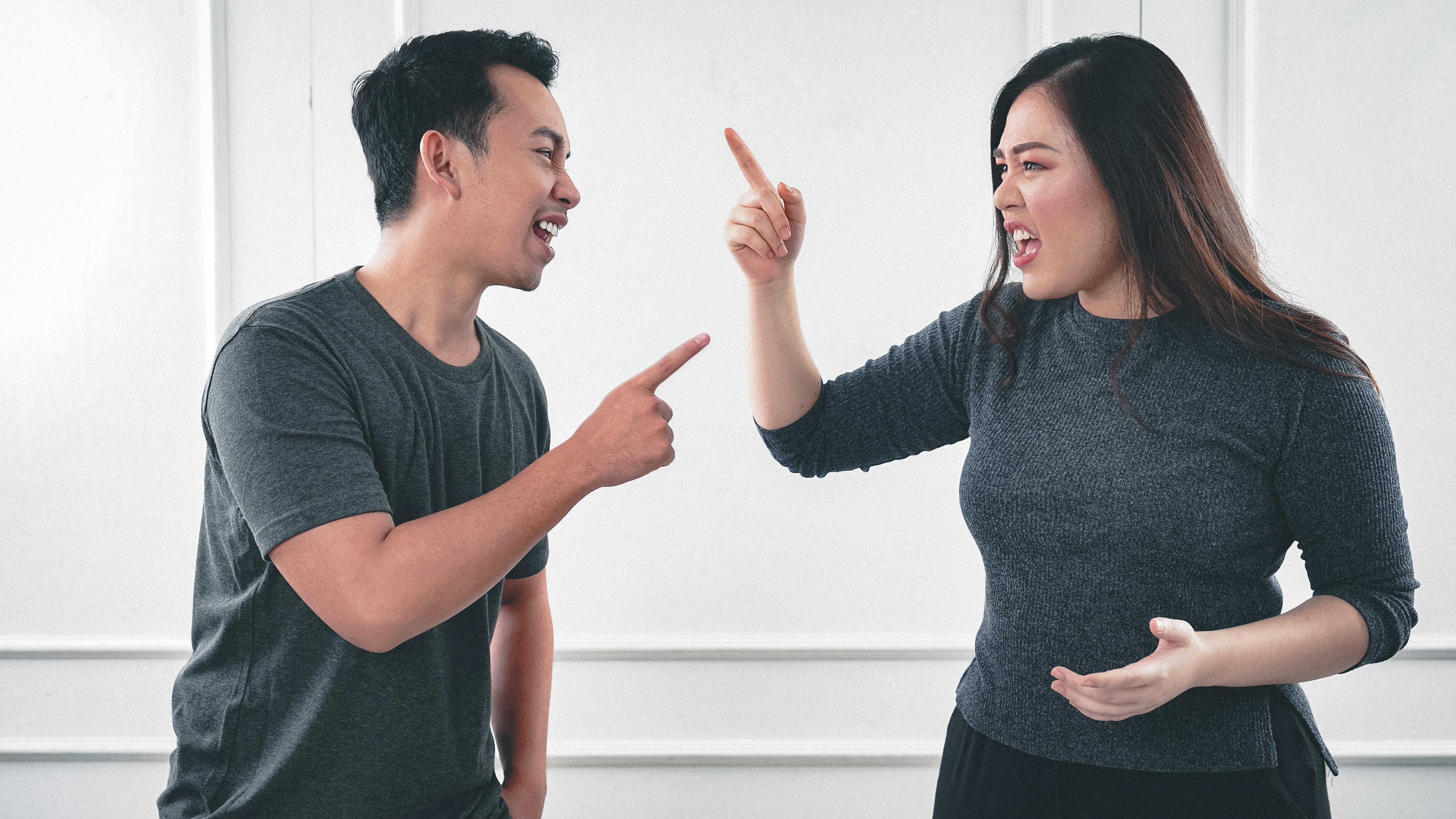 7 Surprising Communication Techniques to De-escalate Conflicts Effectively