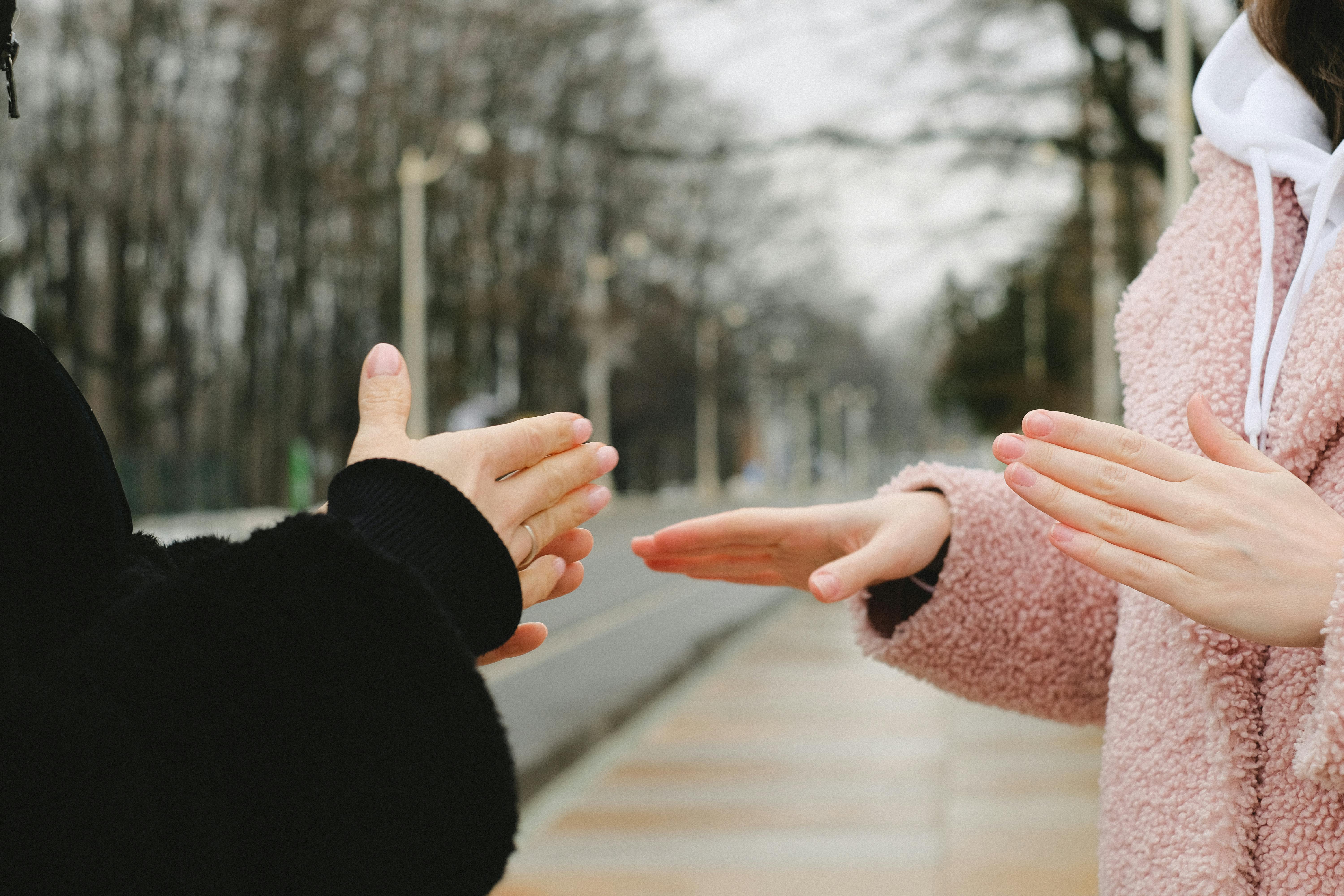 How to Use Body Language Effectively: 12 Tips for Public Speakers You Didn't Know