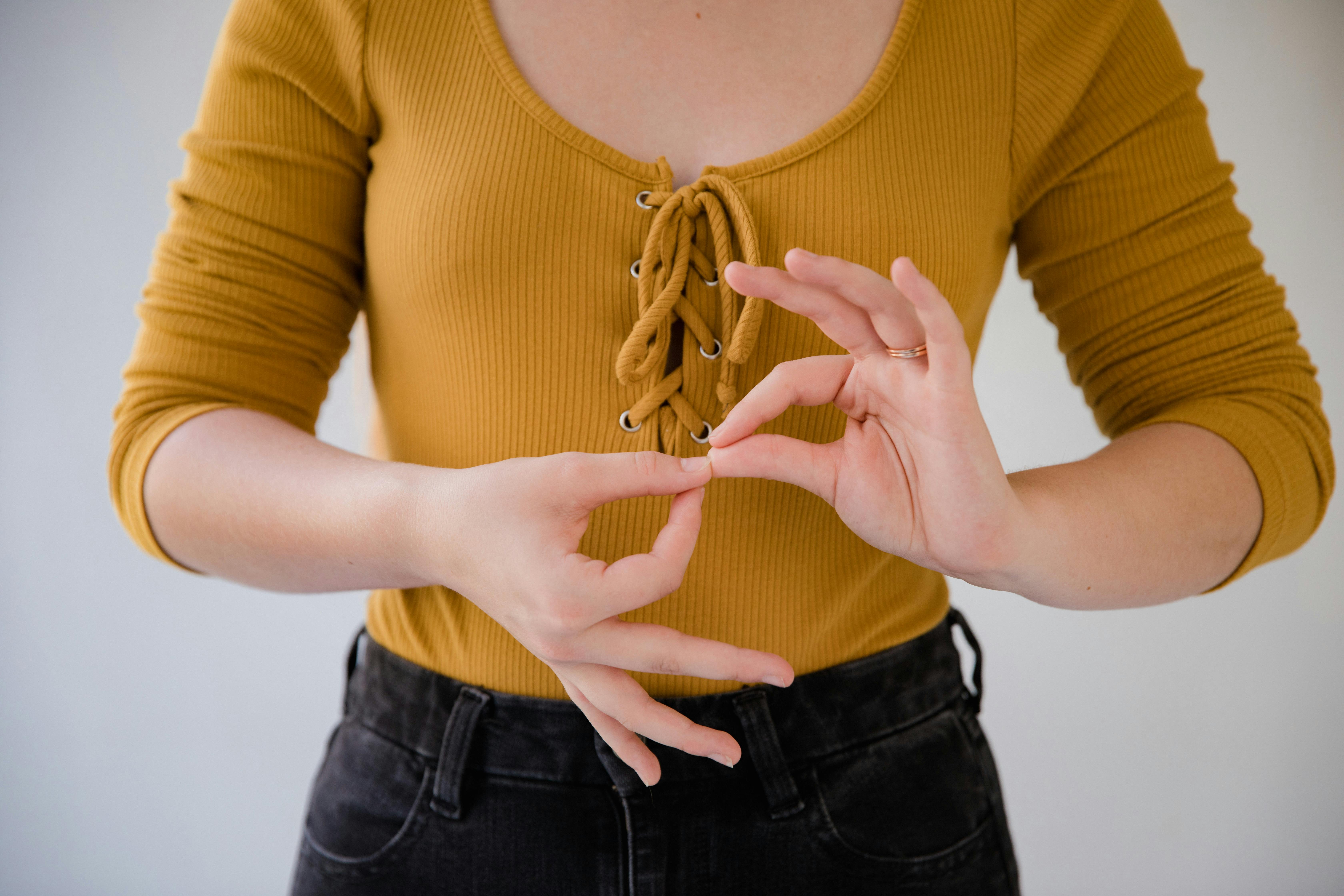 7 Essential Gestures That Can Make or Break Your Presentation Skills